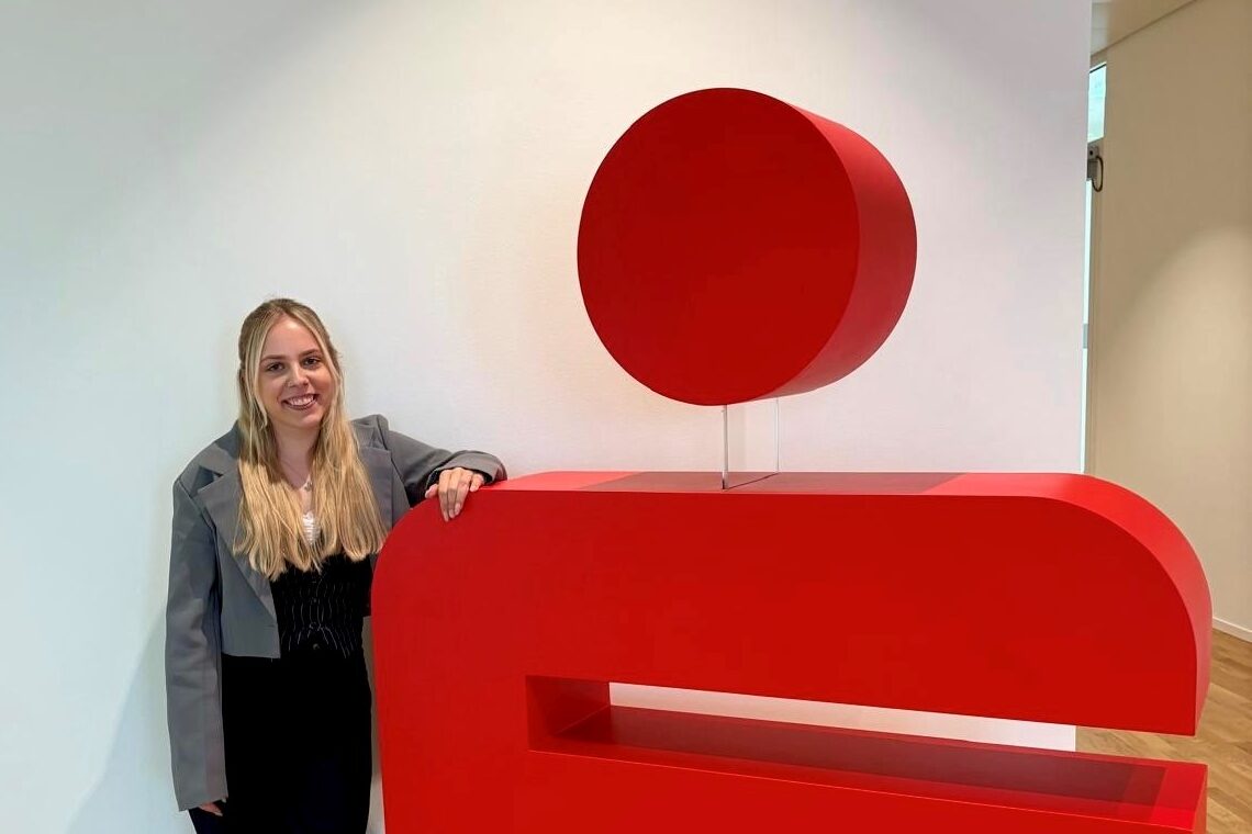 Michelle und das Sparkassen-Symbol