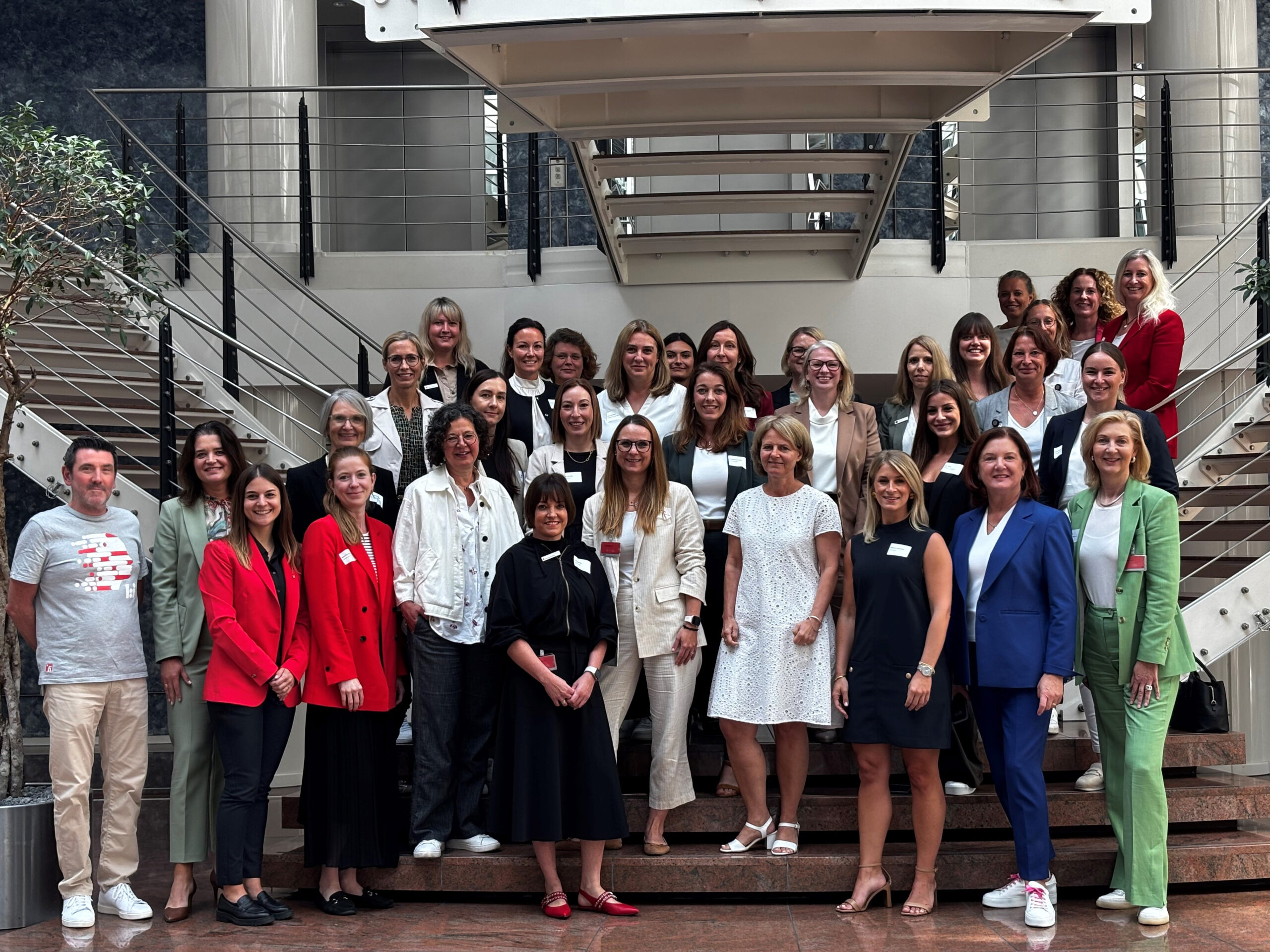 Gruppenbild mit Herr: #sieistleitung zu Besuch bei der FI in Münster im August 2025