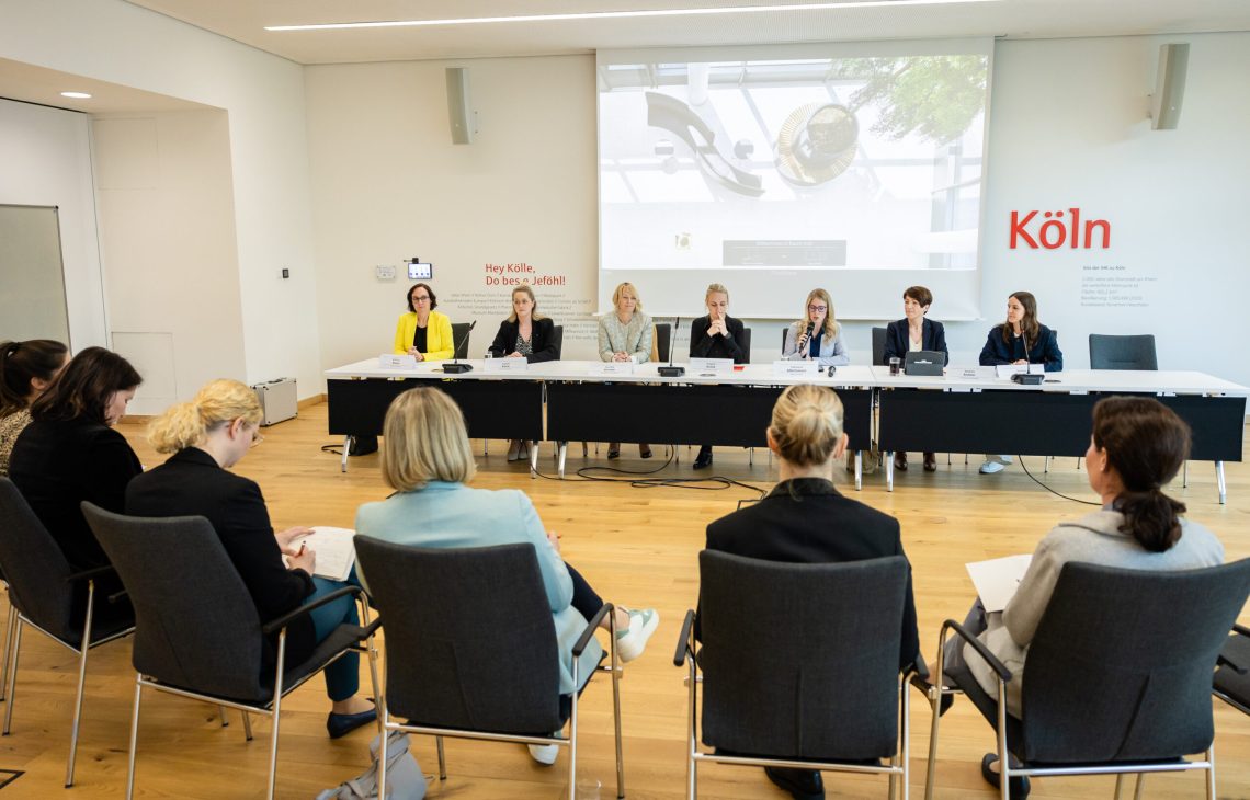 Cross Mentoring meets Presse: eigene Pressekonferenz