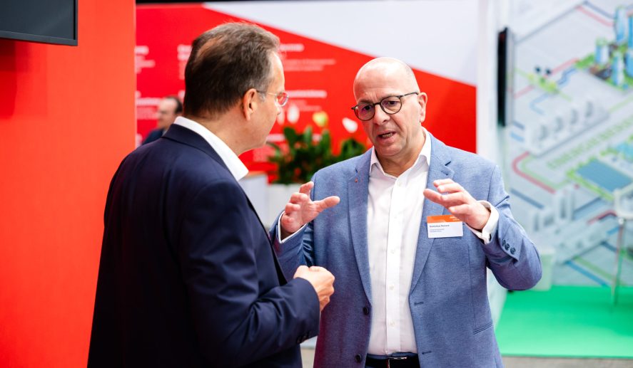 Christian Niestrath, RSGV, links, im Gespräch mit Dominikus Penners, Vorstandsvorsitzender der Sparkasse Neuss - Bild 1