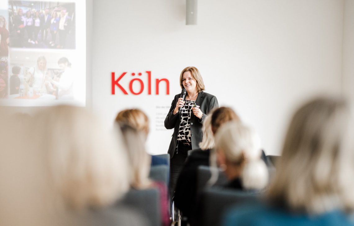Saskia Lagemann bei der Auftaktveranstaltung der Runde sechs im Herbst 2025